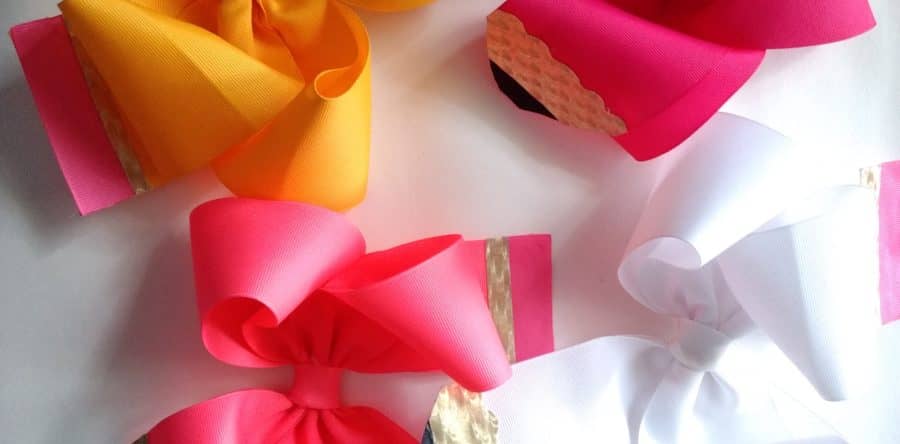 Color pencils bows
